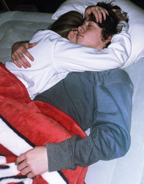 Couple Sleeping, Flot Makeup, Teenage Love, Couple Goals Teenagers, Couples Vibe, My Kind Of Love, Cute Relationship Photos, Teen Love, Boyfriend Goals