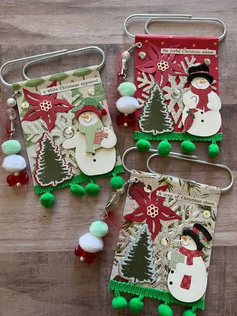 Christmas Junk Journal Embellishments, Scrapbooking Tags Ideas, Christmas Junk Journal Ideas, Altered Paper Clips, Altered Paperclips, Christmas Embellishments, Paperclip Crafts, Christmas Junk Journal, Paper Clip Art