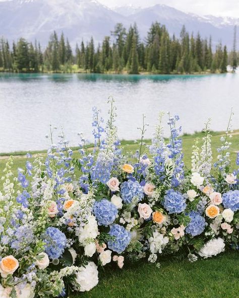 Floral Arch Wedding Outdoor, October Florals, Blue Wedding Ceremony, Ice Wedding, Outdoor Wedding Flowers, Wildflower Wedding Theme, Theme White, Periwinkle Flowers, Floral Arch Wedding