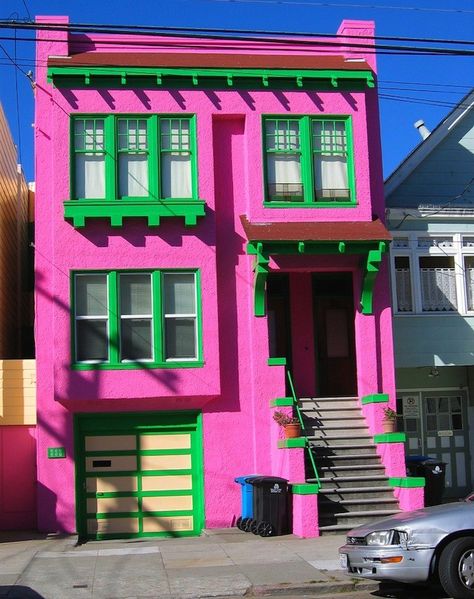 House Paint Jobs That Would Only Fly in SF ��— The Bold Italic — San Francisco Colourful Shop Fronts, Colorful Home Exterior, Lego Birdhouse, Colorful House Exterior, Pink Architecture, San Francisco Architecture, Green Inspo, Colorful Minimalist, Painted House