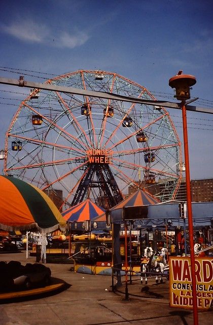 NYC April 1980 pic192 | WONDER WHEEL Coney Island | Flickr 80s Aesthetic Retro Photography, 80s Aesthetic Retro, 1990s Aesthetic, 80s Pictures, Nostalgic Aesthetic, Disney Instagram, Retro Photography, 80s Vibes, 80s Aesthetic