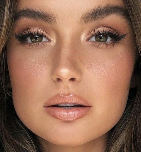 90s Supermodel Makeup, Supermodel Makeup, Soft Glam Wedding Makeup, Soft Glam Wedding, Engagement Photo Makeup, Doe Eye Makeup, Prom Makeup For Brown Eyes, Makeup For Small Eyes, Ball Makeup