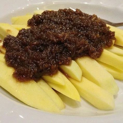 Green Mango and Bagoong Manggang Hilaw With Bagoong, Mango With Bagoong, Pinoy Food Filipino Dishes, Bagoong Alamang, Enhypen Pictures, Filipino Street Food, Philippines Food, Sour Foods, Asian Street Food