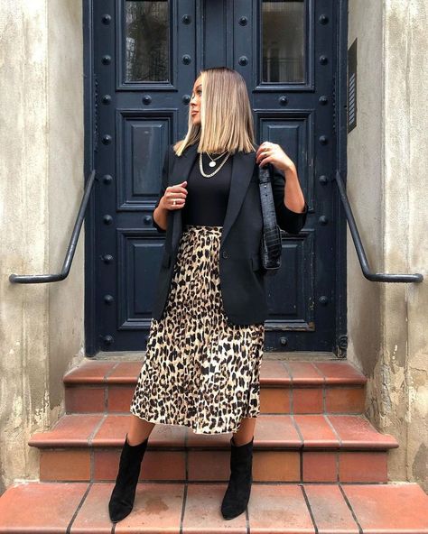 Animal Print Skirt Outfit, Leopard Print Skirt Outfit, Leopard Skirt Outfit, Printed Skirt Outfit, Skirt Outfit Fall, Chique Outfit, Leopard Print Skirt, Leopard Skirt, Blazer Outfit