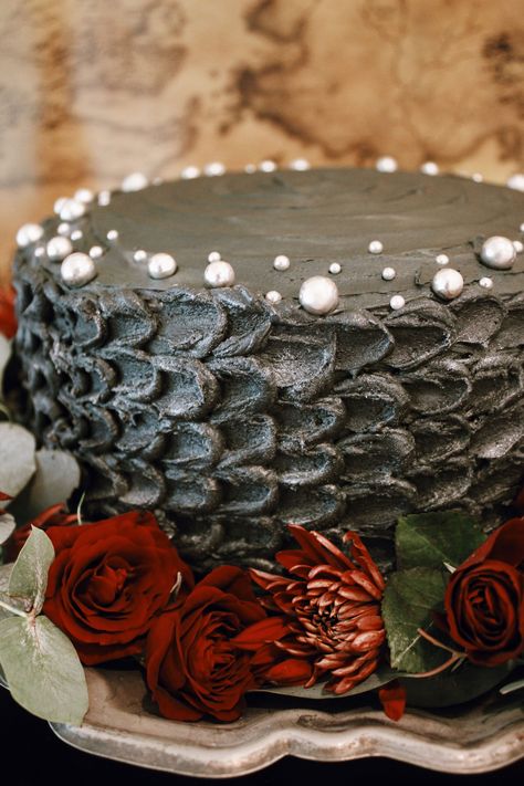 Dragon Scale Cake, Steak Ale Pie, 29th Birthday Cakes, Game Of Thrones Wine, Gothic Wedding Cake, Snake Cakes, Super Easy Appetizers, Ale Pie, Red Velvet Recipes