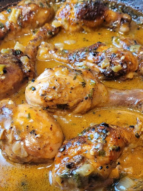 Creamy Garlic Chicken Drumsticks Garlic Chicken Drumsticks, Drumstick Recipes Oven, Chicken Legs Recipes, Rustic Chicken, Recipes Restaurant, Creamy Garlic Chicken, Chicken Recipies, Drumstick Recipes, Garlic Chicken Recipes