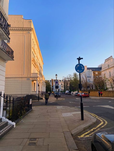 Walking Aesthetic, Sunset London, Hill City, West Side Story, Notting Hill, West Side, City Aesthetic, City Life, Siding