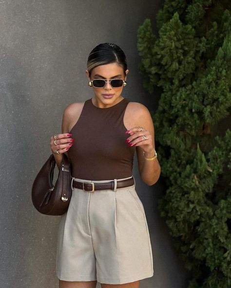 Effortlessly Chic Outfits Summer, Neat Casual Outfits, Modest Casual Outfits, Beige Jeans, Shorts Outfits Women, Chic Summer Outfits, Earthy Outfits, Beige Outfit, Effortlessly Chic Outfits