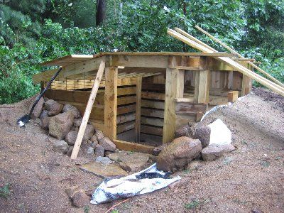 Oblio13's Underground Coop                          I've been intrigued by colonial era bank... Coop Design, Root Cellar, Earth Sheltered, Building A Chicken Coop, Keeping Chickens, Chicken Coop Plans, Backyard Chicken Coops, Mini Farm, Chicken Runs