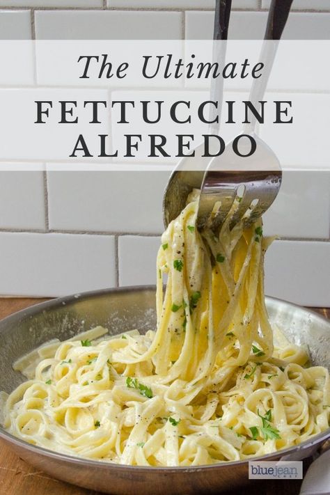 Try this easy recipe for Fettuccine Alfredo and you will be amazed with the results. So quick and simple to make and only has a few ingredients. Add some cooked chicken or spinach and make you own creation with this basic creamy alfredo sauce. Watch ther Easy Pasta Recipes Quick, Alfredo Sauce Recipe Easy, Creamy Alfredo Sauce, Pastas Recipes, Fettuccine Alfredo Recipes, Recipes With Few Ingredients, Alfredo Sauce Recipe, Alfredo Recipe, Fettuccine Alfredo