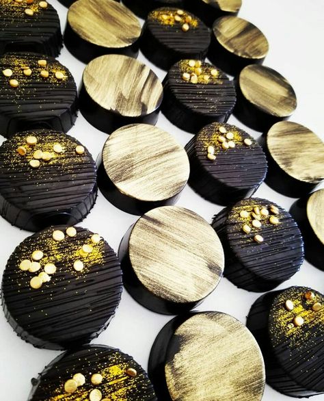 Black And Gold Party Dessert Table, Black And Gold Oreos, Black And Gold Chocolate Pretzels, Black And Gold Theme Dessert Table, Black And Gold Rice Crispy Treats, Black And Gold Dessert Ideas, Black And Gold Chocolate Covered Oreos, Black And Gold Cakepops, Black And Gold Party Treats