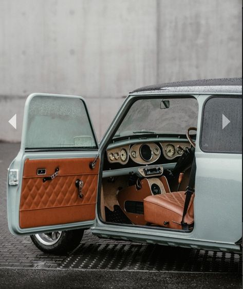 Classic Mini Cooper Interior, Classic Mini Interior, Old Mini Cooper, Mini Cooper Interior, Classic Mini Cooper, Mini Cooper Custom, Motorcycles Logo Design, Gto Car, Classic Car Photoshoot