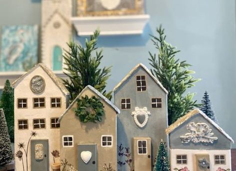 Decorative Painting Techniques, Small Wooden House, Diy Christmas Village, Paint Your House, Pottery Houses, Holiday Crafts Diy, Easy Diy Decor, Christmas Village Houses, Cardboard House