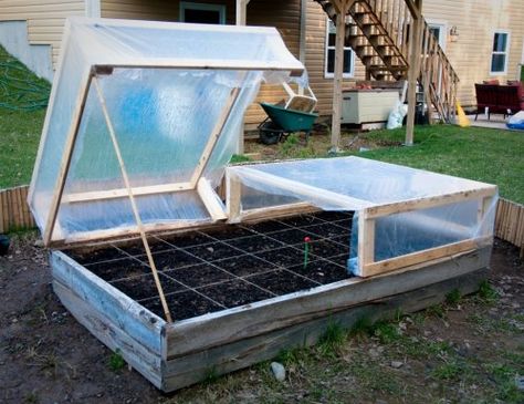 DIY Raised bed cold frames. Good concept, example shown is too wide to service center square feet when the frames are installed for the winter. (Rule of thumb says, "Never have to reach further than 2 ft. into a raised bed which makes four feet the widest span with access from both sides; 2 ft. the widest span if the raised bed is against a wall or obstruction or has a hinged cover mounted on one edge.) Diy Cold Frame, Serre Diy, Cold Frame Plans, Cold Frame Diy, Jardim Diy, Small Greenhouse, Garden Area, Diy Greenhouse, Veg Garden