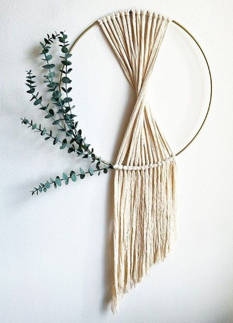 Circle Macrame Wall Hanging, Spring Wall Hanging, Macrame Wreath, Boho Wreath, Wire Flowers, Wall Hanging Crafts, Macrame Patterns Tutorials, Macrame Ideas, Craft Night