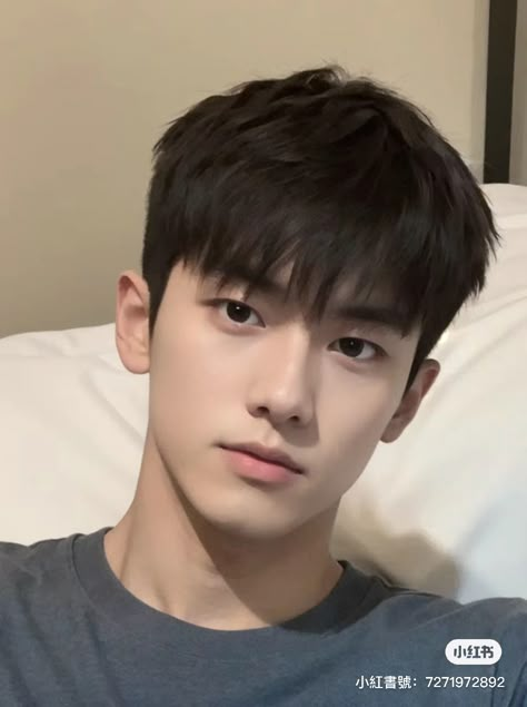 Korean Guys Haircut, Mandarin Haircut, Aesthetic Haircut For Men, Chinese Man Haircut, Chinese Men Haircut, Asian Guy Haircuts, Asian Straight Hairstyles Men, Asian Fringe Hairstyles Men, Men Haircut With Bangs