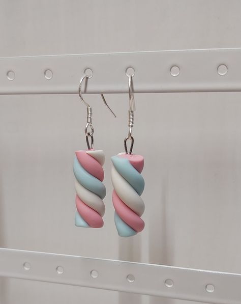 Pink, blue and white marshmallow twirl earrings Foam Clay Earrings, Air Dry Earrings, Polymer Clay Earings Ideas, Homemade Earrings Clay, Super Clay Ideas, Aesthetic Clay Earrings, Super Clay Art, Marshmallow Earrings, Air Dry Clay Earrings