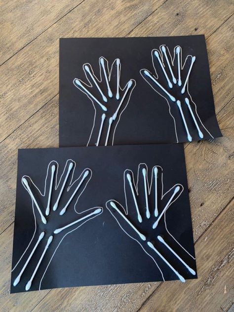 My Skeleton Craft, Easy Daycare Halloween Crafts, Skeleton Using Qtips, Body Part Crafts Kids, Q Tip Skeleton Hand Craft, Qtip Halloween Craft, Hand Print Skeleton, Skeleton Toddler Craft, Toddler Skeleton Craft