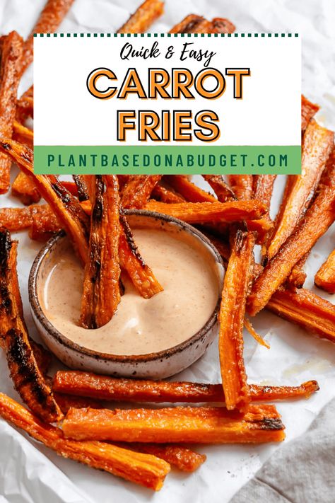 These Carrot Fries are so simple to make and are the perfect healthy snack! It's packed with nutrition and is still super tasty! Enjoy these Carrot Fries this week! Carrot Chips Baked, Carrots Fries, Fries Oven, Vegan Bean Chili, Carrot Fries Baked, Kale Chips Baked, Carrot Chips, Oven Air Fryer, Carrot Fries