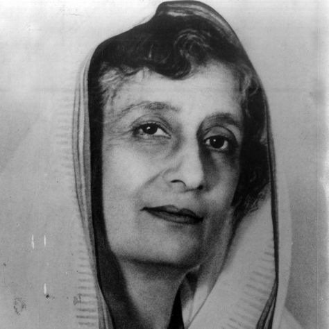 She was the lady who built AIIMS. She was also India’s first health minister and the first Asian to head the governing body of the WORLD HEALTH ORGANIZATION. Kaur ushered in several healthcare reforms in India and is widely remembered for her contributions to the sector and her advocacy of women's rights. Kaur was also a member of the Indian Constituent Assembly, the body that framed the Constitution of India. She served as Mahatma Gandhi's secretary for 16 years. #employwoman #empowerwoman Female Physician, Amrit Kaur, Constituent Assembly, Constitution Of India, Female Health, Low Life, World Health Organization, Life Expectancy, Womens Rights