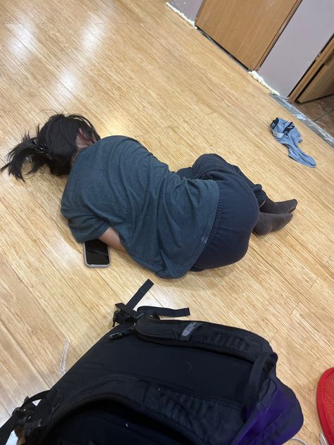 Laying On Floor, Laughing Out Loud, 사진 촬영 포즈, Itzy Ryujin, Online World, Top 40, Foto Ideas Instagram, School Motivation, Year 2024