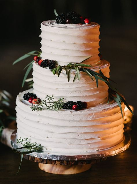 Elegant, yet rustic wedding cake accented with berries and greenery Wedding Cake Nature, Wedding Cakes Rustic, Fruit Wedding Cake, Green Wedding Cake, Wedding Cake Prices, Winter Wedding Cake, Buttercream Wedding Cake, Cake Pricing, Wedding Cake Rustic