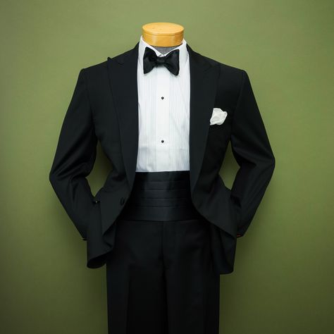 A classic black Samuelsohn tuxedo, Eton plissé shirt, white silk pocket square, pleated silk cummerbund, and silk bowtie make for a sharp, suave evening-wear look Cummerbund Tuxedo, Black Tie Optional Attire, Tuxedo Cummerbund, Creative Black Tie, Tuxedo Wedding Suit, Mens Formalwear, White Wedding Suit, Stylish Men Wear, Black Tie Optional