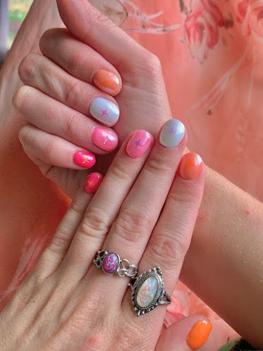 subtle lesbian pride flag nail inspo for june pink to orange ombre aesthetic with multicolored chrome stars short nails luminary nail art Lesbian Short Nails, Lesbian Nails Two Short, Sapphic Nails, Lesbian Flag Outfit, Lesbian Flag Nails, Wlw Nails, Lesbian Pride Nails, Lesbian Nail Art, Subtle Pride Nails