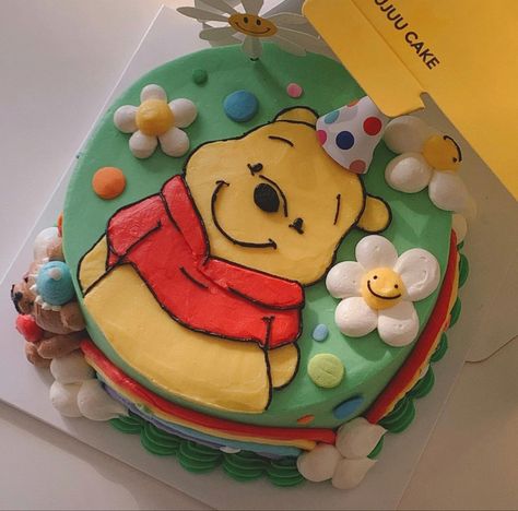 Cakes Decorating Aesthetic, Disney Cake Decorating, Disney Cake Aesthetic, Pooh Bear Cakes, Disney Cakes Birthday, Cake Decorating Aesthetic, Character Birthday Cakes, Winnie The Pooh Cake Ideas, Disney Cake Ideas