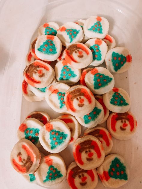 Preppy Christmas Outfit, Christmas Preppy, Best Cookies, Christmas Prep, Preppy Christmas, Days Till Christmas, Christmas Feeling, Christmas Inspo, Cut Out Cookies