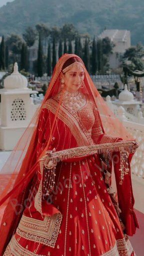 Indian Bridal Wear Red, Best Indian Wedding Dresses, Indian Dress Up, Bridal Indian, Bride Photos Poses, Lehenga Saree Design, Indian Outfits Lehenga, Wedding Lehenga Designs, Lehenga Designs Simple