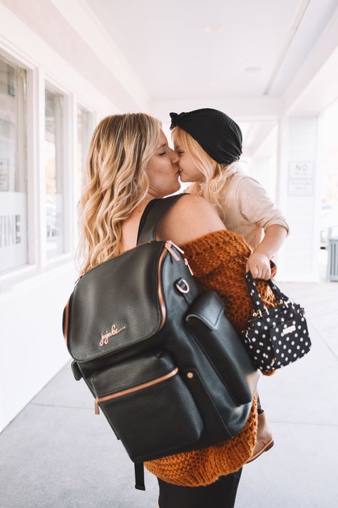 8 Gift Ideas for New Moms - The Overwhelmed Mommy Blogger Baby Bag Essentials, Gift Ideas For New Moms, Mom Backpack, Mom Time, Leather Diaper Bag Backpack, Cute Diaper Bags, What's In My Backpack, Dad Diaper Bag, Travel Photoshoot