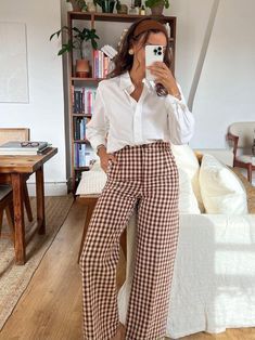 End Of Summer Clothes, Cute Casual Date Night Outfits Summer, Rainy Business Outfit, Boho Office Outfits, Green Classy Outfit, Early September Outfits, Sezane Trousers, Office Outfits Business Casual, Clinic Outfits