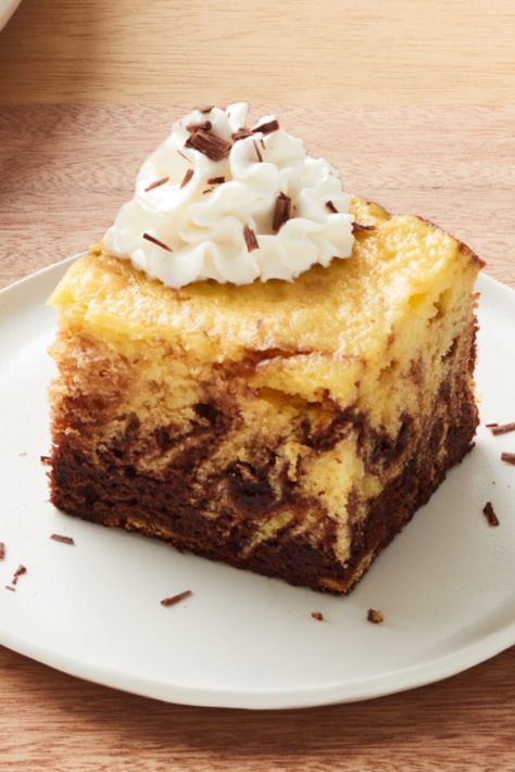 Brownie Swirl Cake Chewy Fudge, Yellow Cake Mix Recipes, Cake Mix Desserts, Swirl Cake, Fudge Brownie, Vanilla Cake Mixes, Duncan Hines, Homemade Cake Recipes, Cake Bars