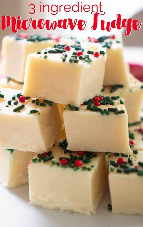 Microwave Fudge, White Chocolate Fudge, Christmas Fudge, Vanilla Fudge, Fudge Recipes Easy, Fudge Easy, Easy Treats, Christmas Cooking, New Years Eve Outfits