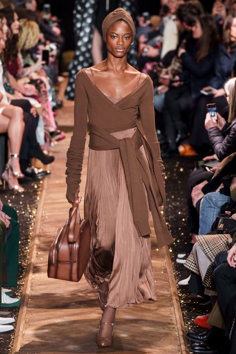 michael kors collection (nyc) Casual Chique Stijl, Womens Fashion Classy Casual, Patti Hansen, Michael Kors Fall, Style Désinvolte Chic, Fashion Edgy, Paris Mode, Mode Boho, Women Fashion Edgy