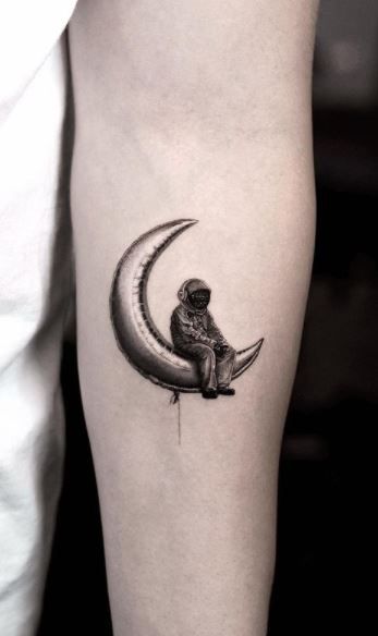 65 Trendy Astronaut Tattoos, Ideas and Meanings - Tattoo Me Now Unique Small Tattoos Men, Tattoo Ideas For Men Astronaut, New Forearm Tattoos For Men, Unique Back Tattoos Men, Simple Space Tattoos Men, Space Tattoo Patchwork, Mens Forearm Tattoos Unique, Man Forearm Tattoo Ideas, Cool Tats Creative Men