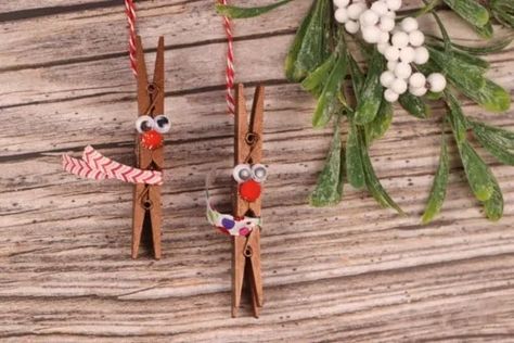 Reindeer Clothespin Craft, Clothespin Reindeer Ornaments, Reindeer Clothespin Ornaments, Clothes Pin Reindeer, December Crafts For Kids, Easy Homemade Christmas Ornaments, Clothespin Reindeer, Reindeer Clothespin, Christmas Clothespin