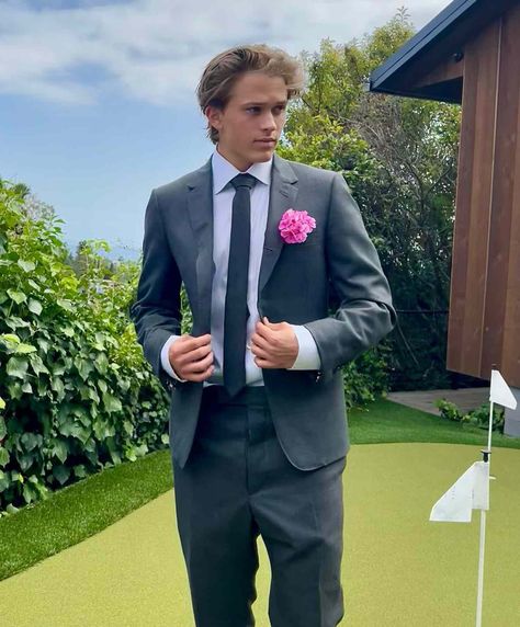 Reese Witherspoon Kids, Deacon Reese Phillippe, Crew Lancaster, Reese Witherspoon Instagram, Deacon Phillippe, I Think He Knows, Prom Attire, Ava Phillippe, Pink Boutonniere