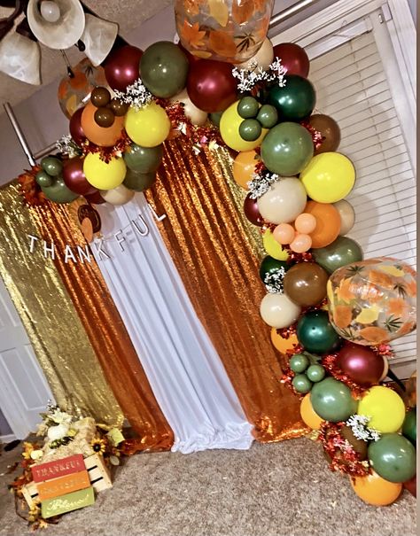 Thanksgiving Photo Backdrop Ideas, Thanksgiving Backgrounds Photo Booth, Middle School Fall Dance Decorations, Thanksgiving In Garage, Fall Party Decorations Indoor, Fall Dance Decorations, Friendsgiving Backdrop Ideas, Fall Photo Backdrop Diy, Thanksgiving Photobooth