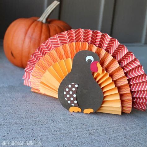 Thanksgiving Centerpieces Kids, Thanksgiving Crafts For Adults, Thanksgiving Centerpieces Diy, Centerpiece Craft, Fun Fall Crafts, Turkey Crafts, Turkey Craft, Thanksgiving Crafts For Kids, Easy Candles