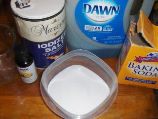 DIY Greasy Hand Cleanser 1/4 c salt 1/4 c baking soda 1/4 c sugar 3/4 c Dawn dish soap-The blue stuff - (+-) 10 drops Tea tree essential oil (for anti bacterial properties) Lemon works well too! Or both.  1 tbsp bentonite clay (optional -if you really need extra power) Mechanic Hand Scrub, Diy Soap Dish, Hand Scrub Diy, Hand Scrub Homemade, Mechanics Hands, Diy Hand Soap, Diy Dish Soap, Dawn Dish Soap, Hand Scrub