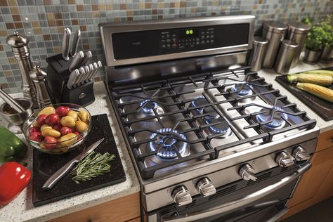 Looking To #HeatUp Your Kitchen? Digital Trends Offers The Best Ovens Around, No Matter How Much You Cook or Want To Spend. #HomeOwnerTips #DreamKitchen Convection Range, Self Cleaning Ovens, Griddle Cooking, Best Oven, Eating Area, Single Oven, Gas Oven, Ge Appliances, Boss Life