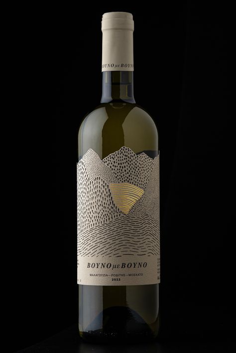 Caparo DC "wraps" a mountain range around a premium white wine for Lidl Hellas - The Greek Foundation Premium Wine Label Design, Wine Tag Design, Wine Label Design Ideas, Wine Label Illustration, Unique Wine Labels, Wine Package, Wine Variety, Label Ideas, Graphic Design Photo