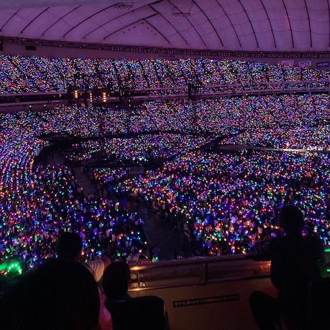 Tokyo Dome glowing in the dark for #Coldplay 💫 Legacy Projects, In Ear Monitor, Glowing In The Dark, Idol Life, Nepo Baby, Tokyo Dome, In Ear Monitors, Coldplay, My Idol