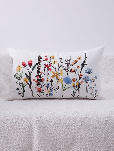 Floral Pillowcase, Floral Cushion Covers, Hand Embroidery Projects, Floral Cushions, Needlework Embroidery, Embroidered Cushions, Hand Embroidery Design Patterns, Hand Embroidery Art, Pillow Fabric