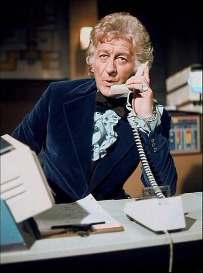 Blue velvet!  Jon Pertwee looking ever the dandy! Third Doctor, Doctor Who Actors, 3rd Doctor, Doctor Who Wallpaper, Doctor Who Costumes, Jon Pertwee, William Hartnell, Classic Doctor Who, 13th Doctor