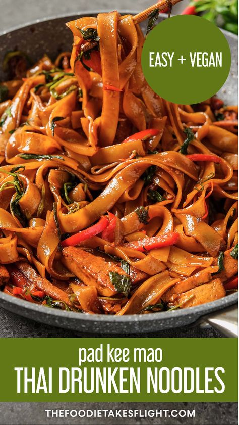 Pad Kee Mao, Thai Drunken Noodles, Vegetarian Thai Recipes, Vegetarian Thai, Food Near Me, Vegan Noodles, Pastas Recipes, Drunken Noodles, Thai Noodles