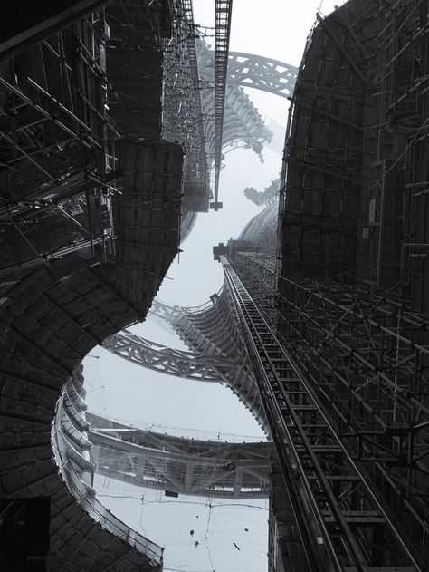 Leeza Soho, Sztuka Science Fiction, زها حديد, Fotografi Urban, Zaha Hadid Architects, Brutalist Architecture, Zaha Hadid, Scaffolding, Environment Design