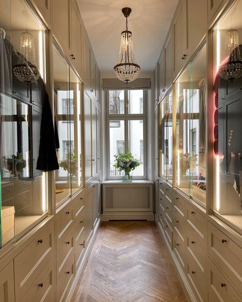 Old Money Interior Design, Old Money Interior, Nyc Townhouse, Townhouse Interior, Closet Organization Ideas, Dream Closet Design, Dream Life House, Dream Closets, New York Apartment